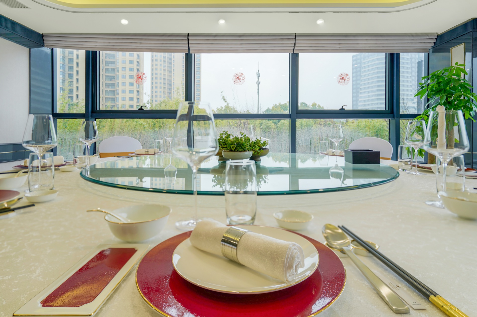 杭州滨江开元名都大酒店窗边餐饮空间实景