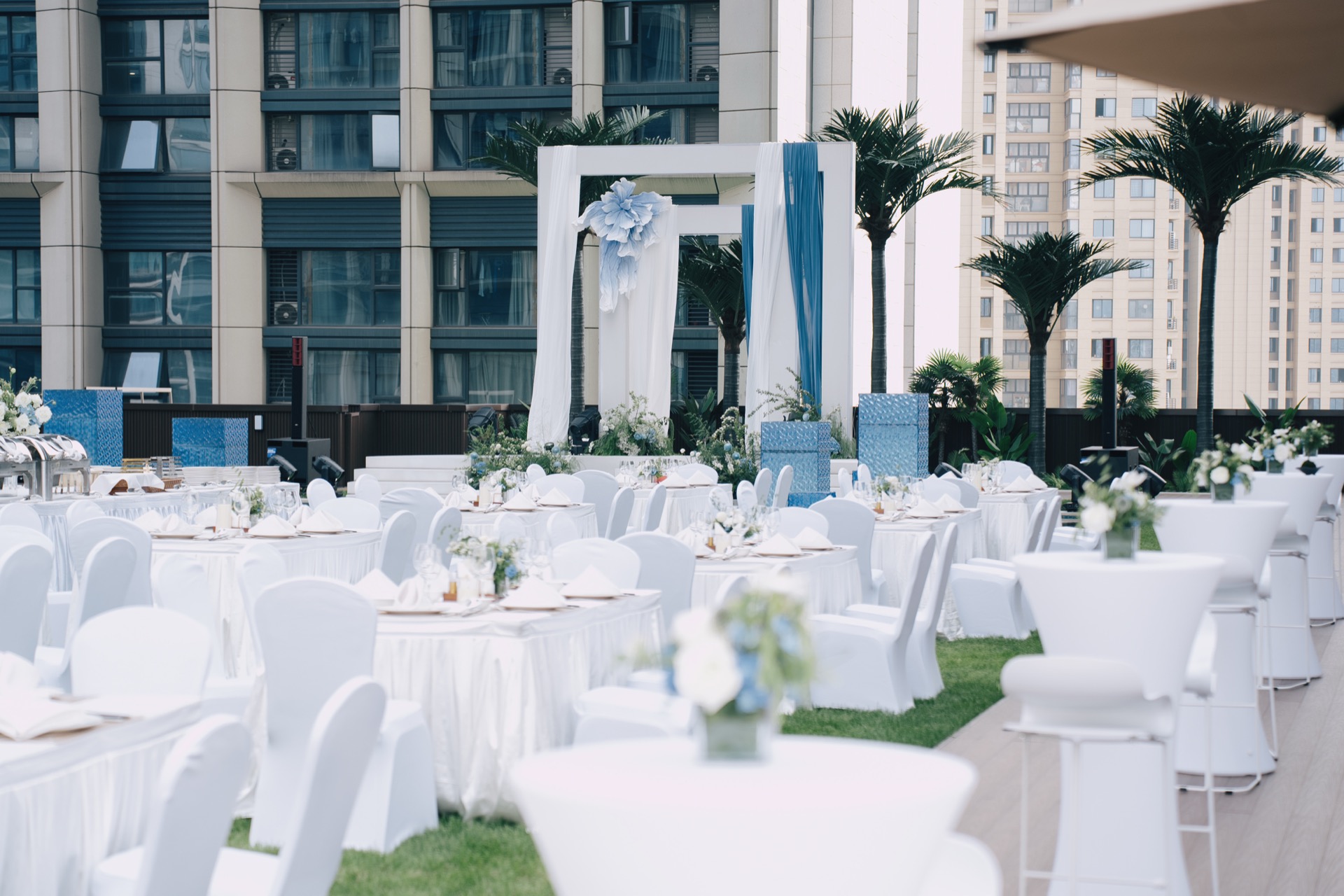 杭州滨江开元名都大酒店户外草坪婚礼布置实景
